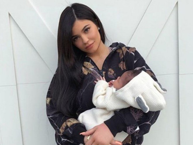 Model ərinə xəyanət edib - iddia