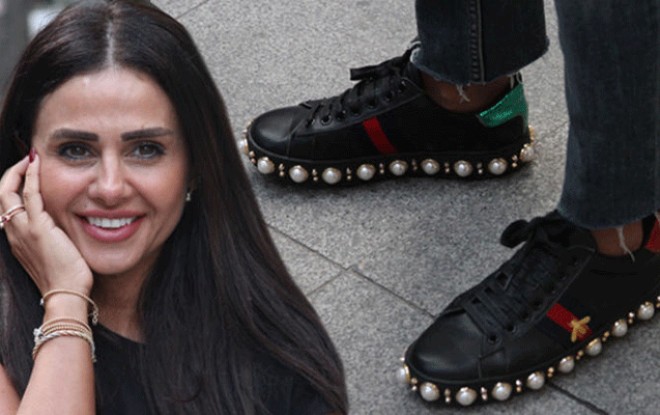 &nbsp;Günelin&nbsp;300 cüt ayaqqabısı var