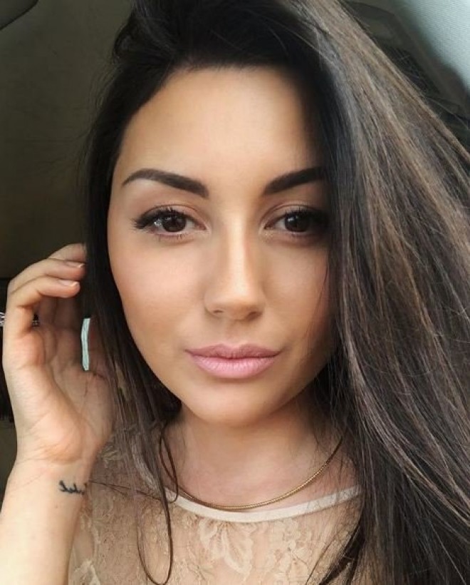 Safura biləyinə həyat yoldaşının adını yazdırdı