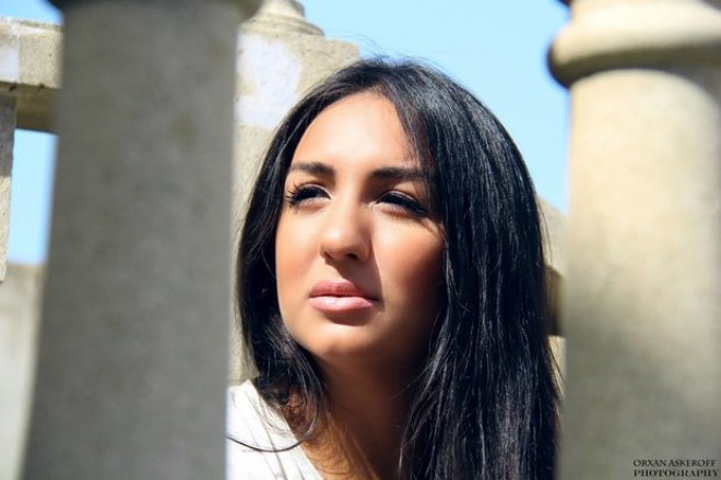 Müğənni aparıcılığa başlayıb