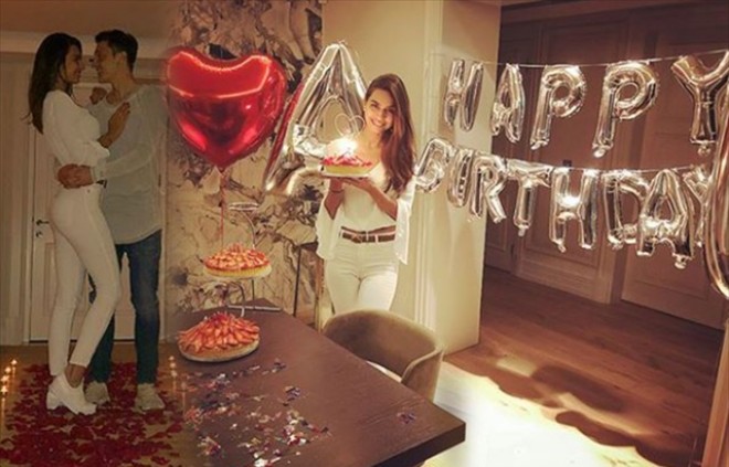 Sevgilisindən aktrisaya sürpriz