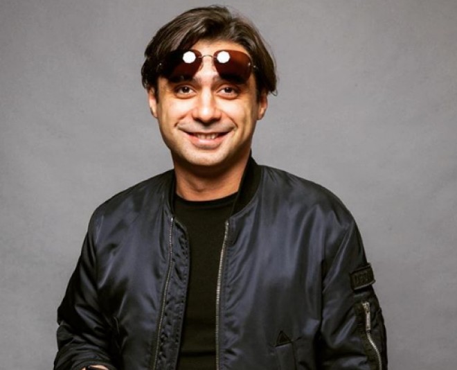 Aparıcı uşaqlıq şəklini paylaşdı