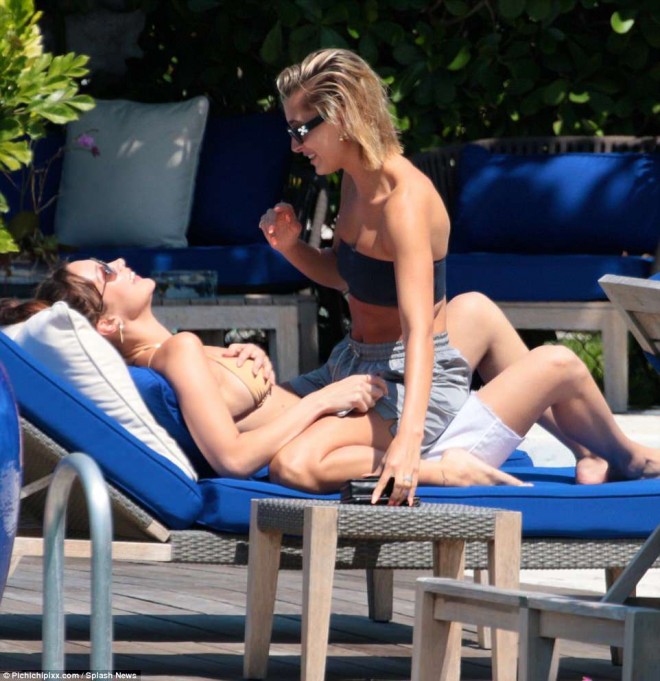 Bella və Heylinin səmimi fotosu maraq doğurdu