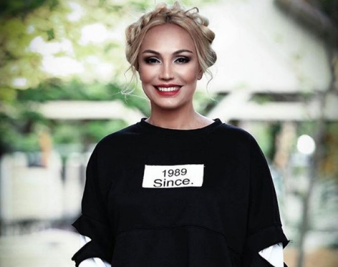 Nura Suri arxivini açdı