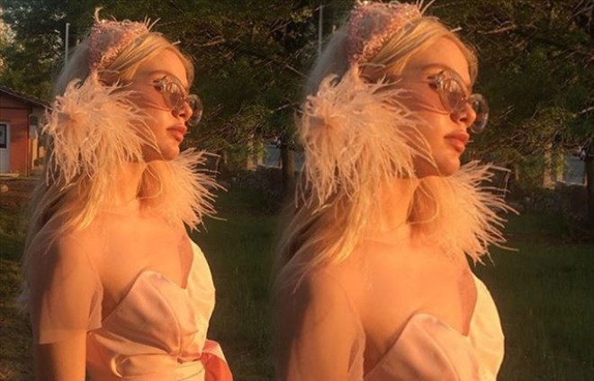 Aleyna Tilki “Yalnız çiçek” mahnısına klip çəkdirir