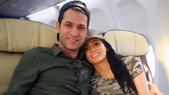 Aktyor həyat yoldaşına ev hədiyyə edib