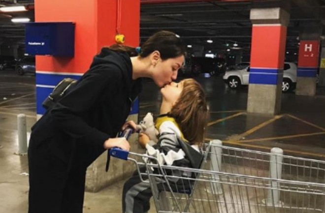 Safura oğlu ilə birgə - foto