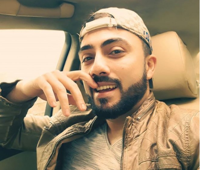 Kərim yarıçılpaq şəkildə