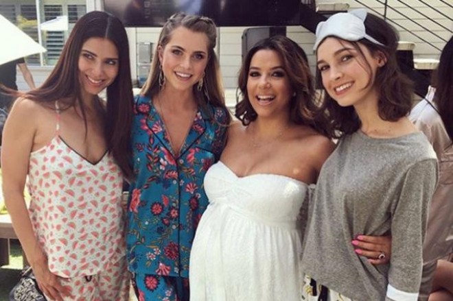 Aktrisa doğulmamış körpəsi üçün parti keçirib -&nbsp;foto