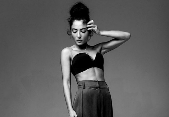 Dilarə Kazımova transparan geyimdə