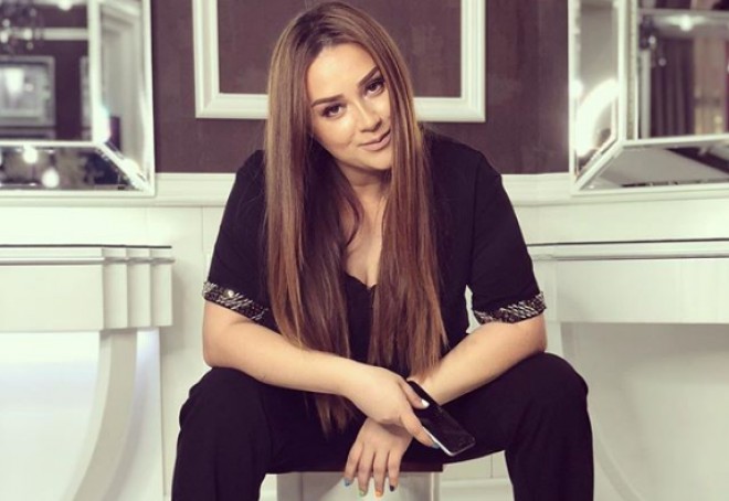 Xatirə oğlu ilə Şamaxını gəzir - foto