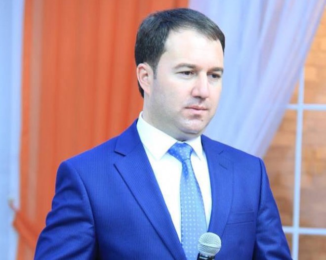 Xanəndə valideynlərini göstərdi