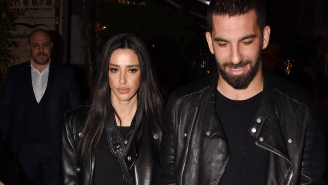 Stilistin başına 18 tikiş vurulub