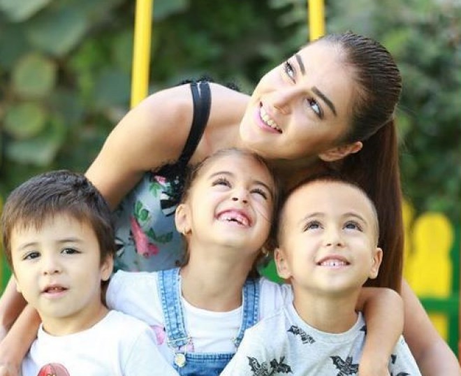 Azərbaycanlı aktrisa uşaqları ilə - foto