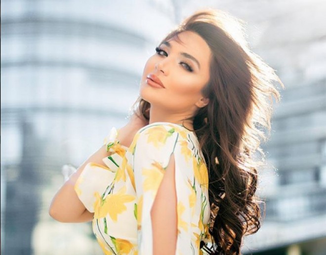 Gənc aktrisanın rəngarəng fotosessiyası