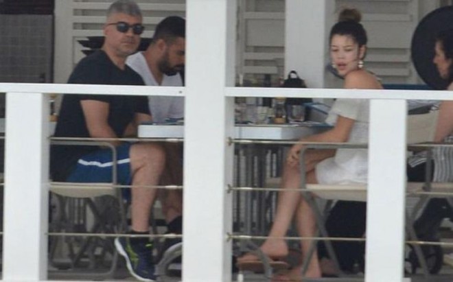 Özcan ailəsi ilə tətilə gedib - foto