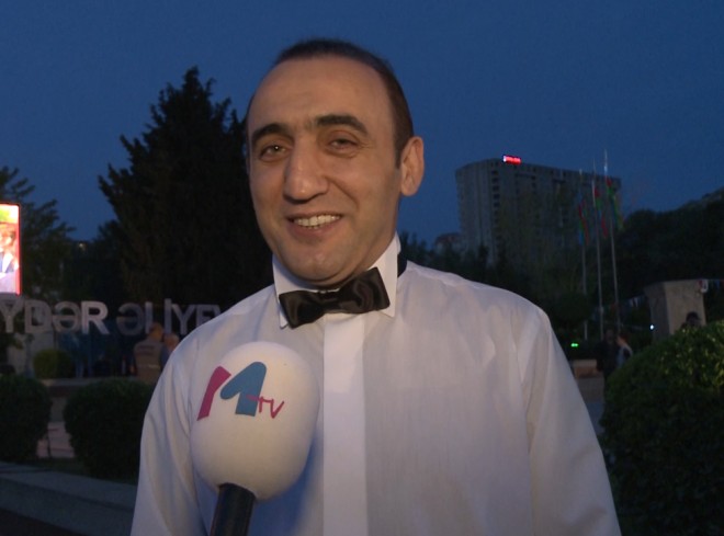 Qalmaqallara qoşulmayan xanəndə Rövşən Əziz: “Mən şou-biznes bilmirəm..." - özəl