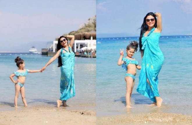 Vüsalə qızı ilə dənizdə - foto