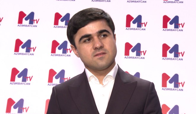 “Bəzən qüsurlar qaçılmazdır” – Mirələm Mirələmov qarışıq janrlarda ifa edən sənətçilərə dəstək oldu