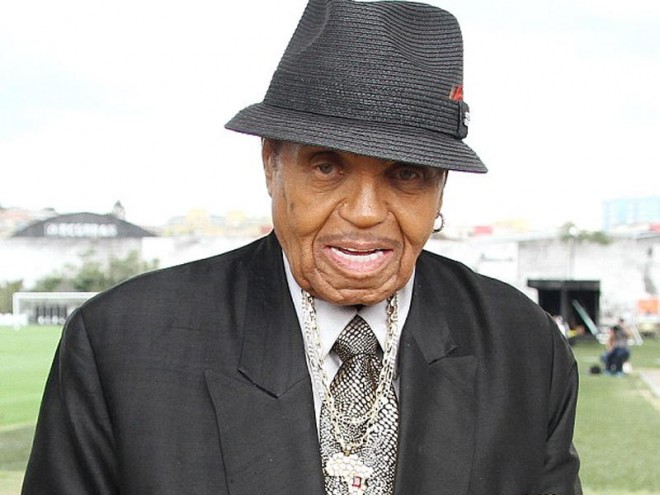 Maykl Ceksonun atası xəstəxanaya yerləşdirilib