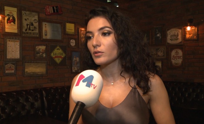 Dilarə Kazımova gecə geyimini xatırladan libası ilə göz qamaşdırdı: &nbsp;"Elə bil yataqdan çıxıb gəlmisən"