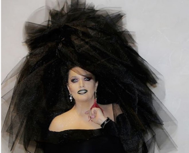 Elzanın yeni şeiri: “Oynadan mən, sevən mən”