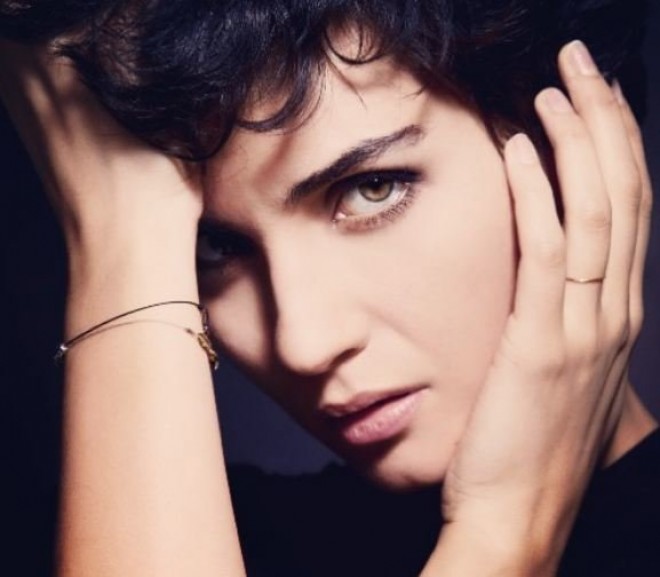 Cazibədar aktrisa makiyajsız halda görüntüləndi