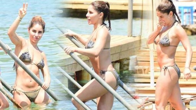 Aktrisa çimərlik geyimində - foto