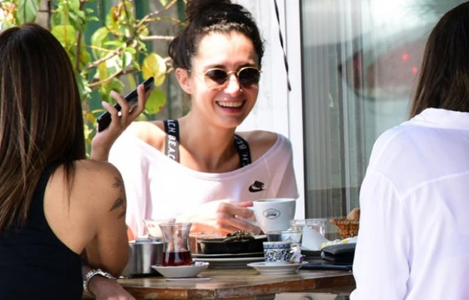 Aktrisa xəyanət iddalarına cavab vermədi