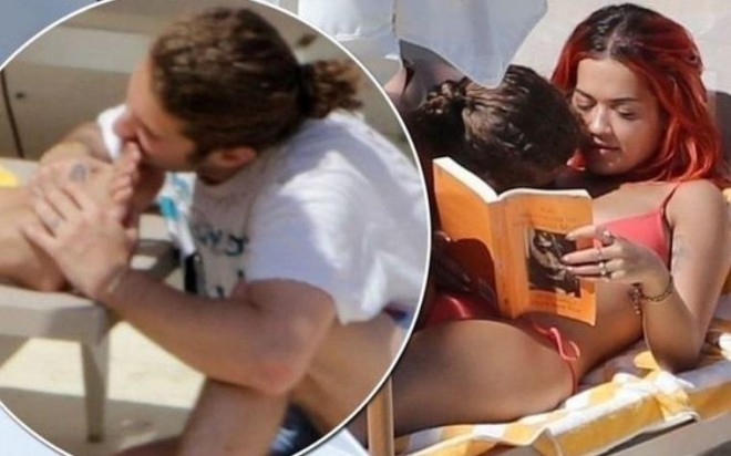 Müğənnini sevgilisi öpüşə qərq etdi