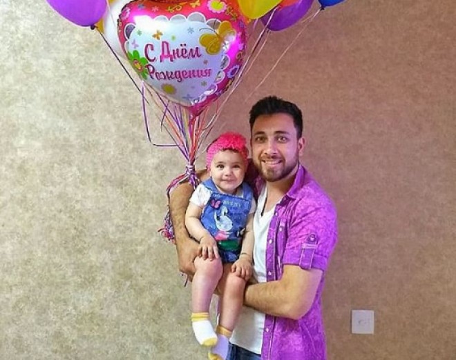 Aktyorun qızının 1 yaşı tamam oldu