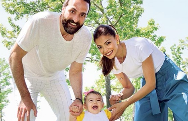 Məşhur cütlüyün qızları ilə fotosu