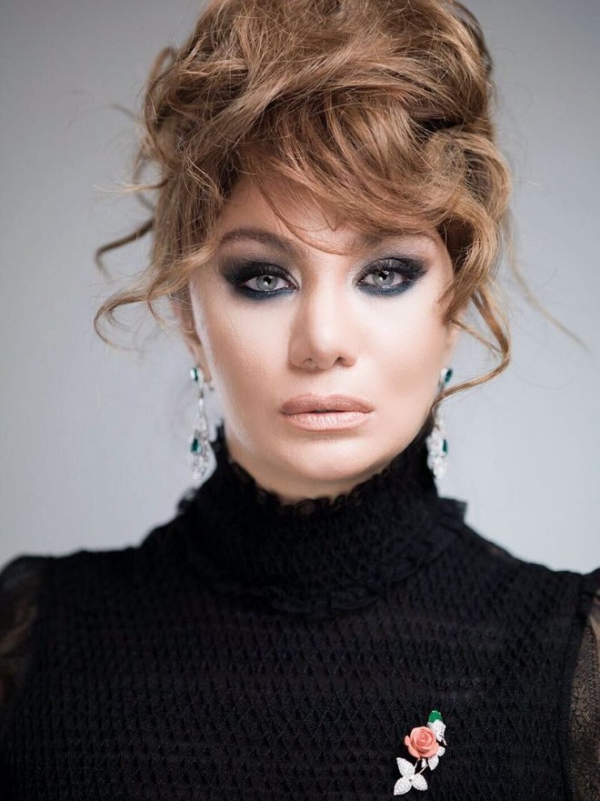 Azərbaycanlı biznes lady bahalı geyimi ilə diqqət çəkib