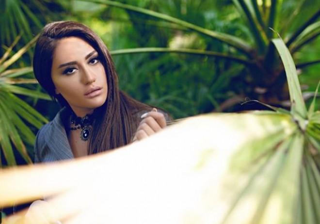 Gənc müğənni kamera qarşısına çıxdı