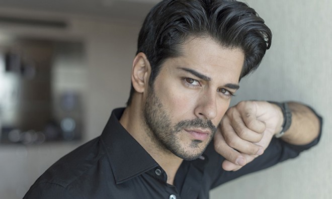 Burak Özçivit Monteneqronun vətəndaşı olur