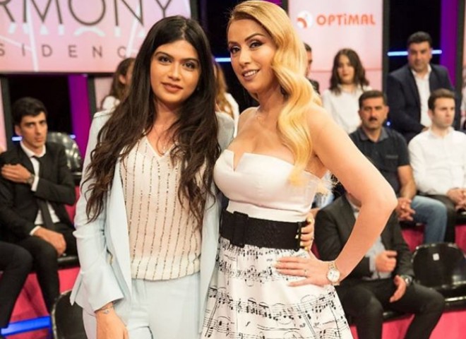 Rozanın qızı anasını izləyir