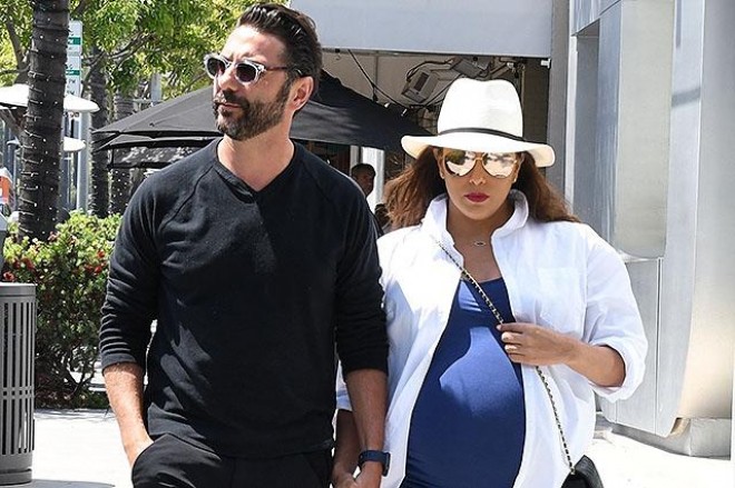 Hamilə aktrisa ilk dəfə ana olacaq