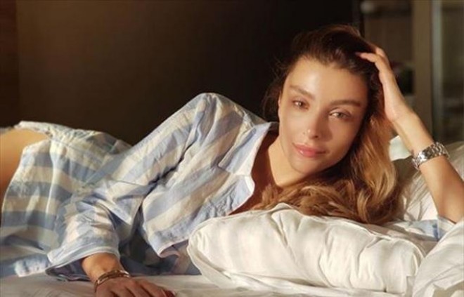 Türkiyəli model makiyajsız göründü