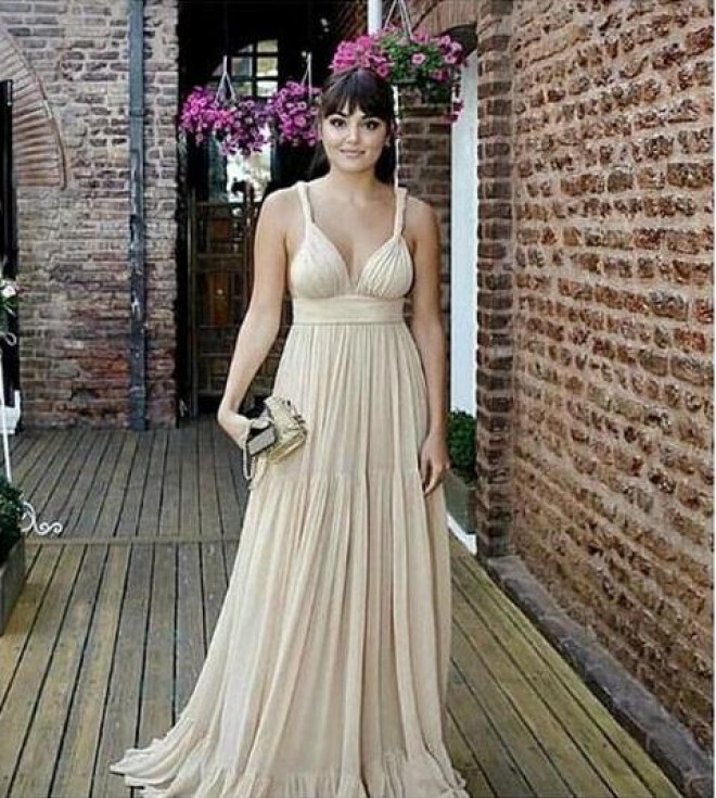 Geyimi aktrisanı qınaq obyektinə çevirdi&nbsp;