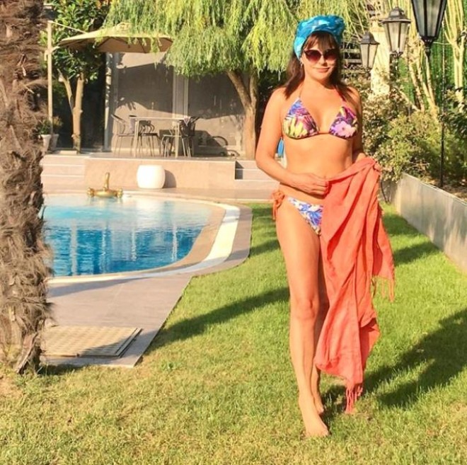 Aktrisa 55 yaşında gənc qızlara meydan oxudu - foto