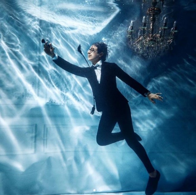 Stilistin su altında maraqlı fotosessiyası&nbsp;