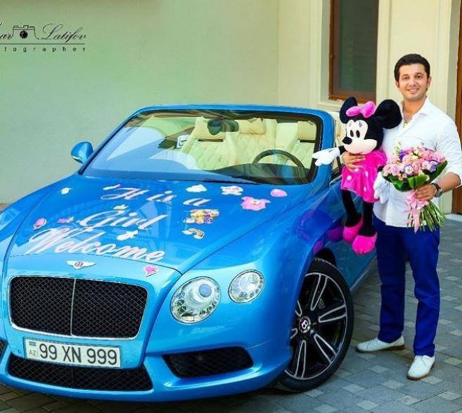 Müğənni qız atası oldu