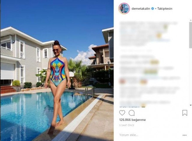 Demet Akalın&nbsp;hovuz başında göründü