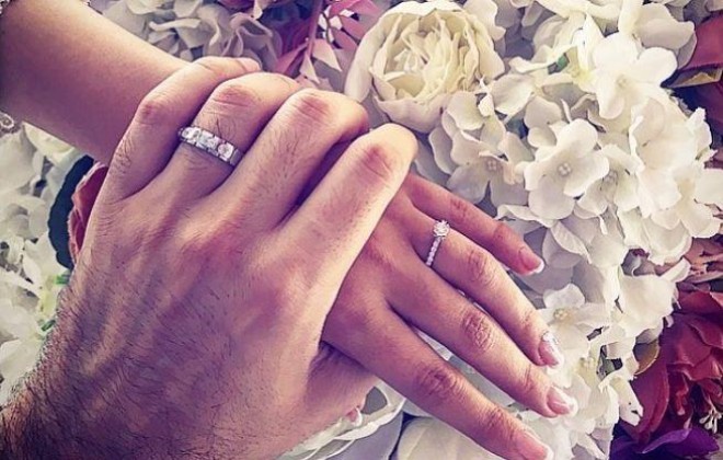 Müğənni nişanlandı - foto