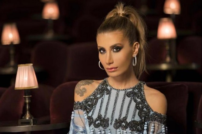 İrem Derici&nbsp;saçlarını uzatdı və boyadı - foto