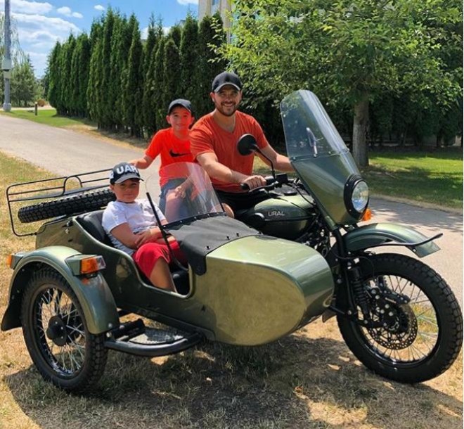 Xalq Artisti əkizləri ilə istirahətə gedib - foto