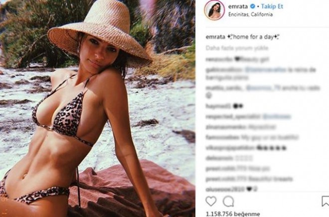 Model Emili Ratajkovski çimərlikdə - foto