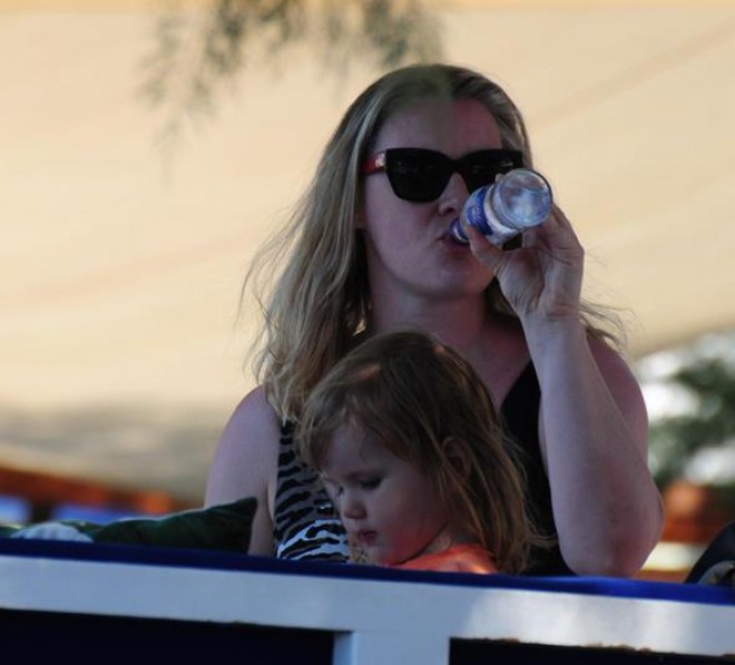 Aktyor ailəsi ilə birgə dincəlir - foto