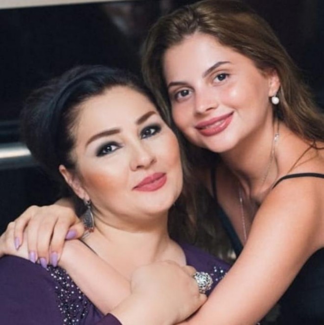 Aynişan Sənət Akademiyasında dərs keçir