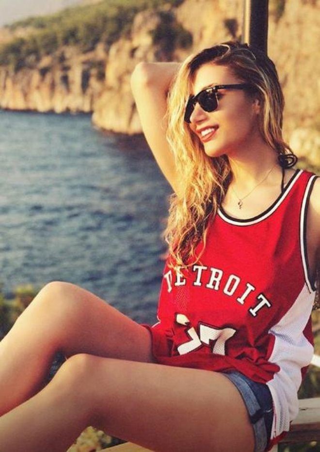 İrem Dericinin üçgünlük tətil keyfi - foto